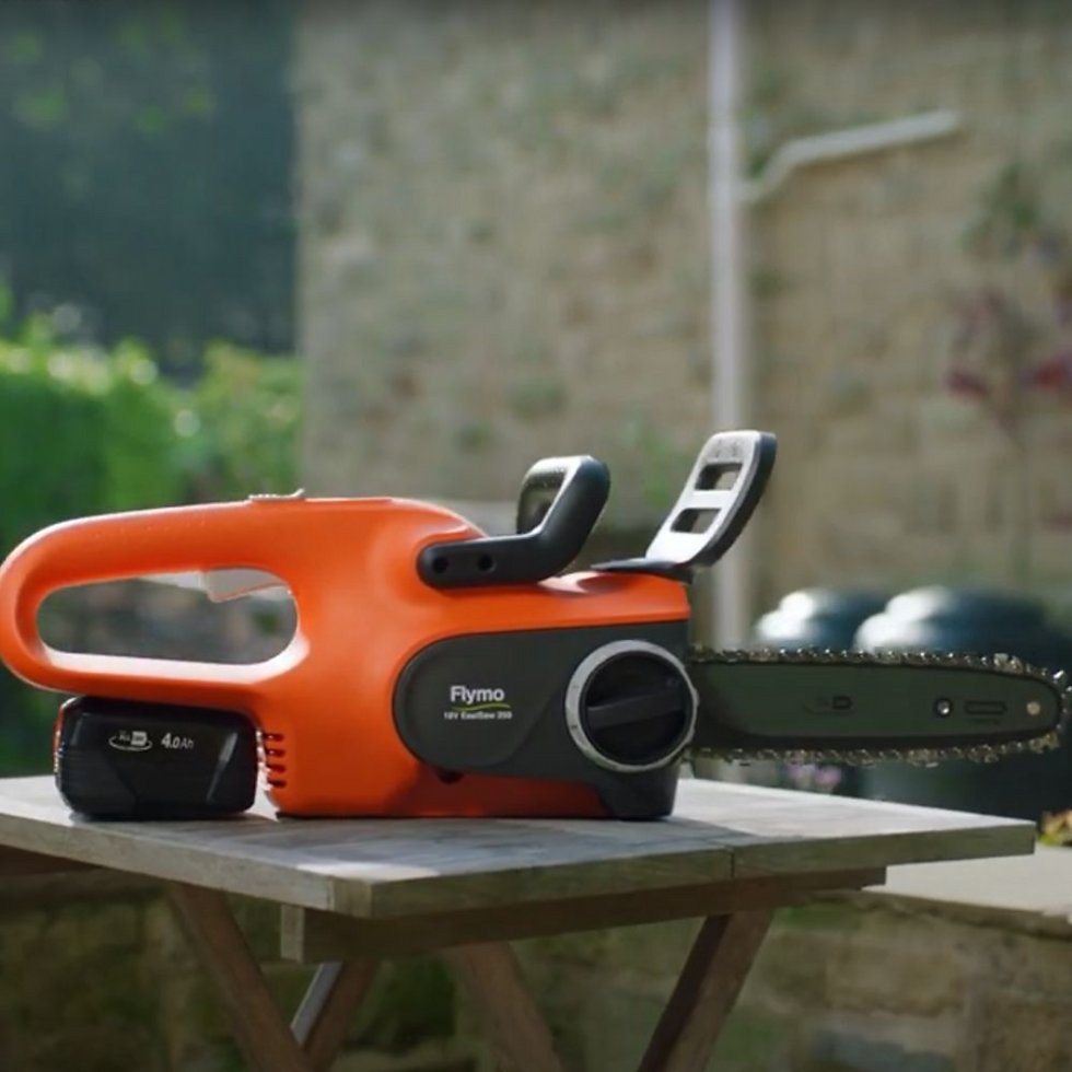 Thumbnail: Flymo 18V Easi Saw 250 10" Battery Chainsaw (4Ah Battery & Charger)