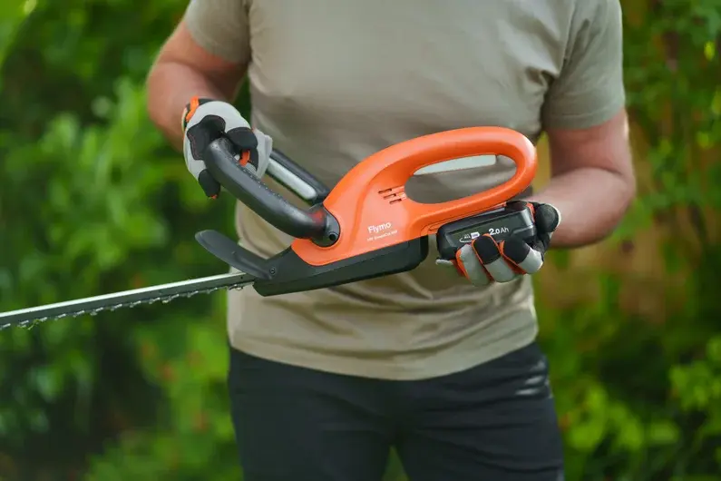 Thumbnail: Flymo 18V SimpliCut 550 55cm Battery Hedge Trimmer (2.0Ah Battery & Charger)