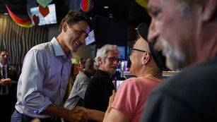 Justin Trudeau egy meleg bárba látogatott