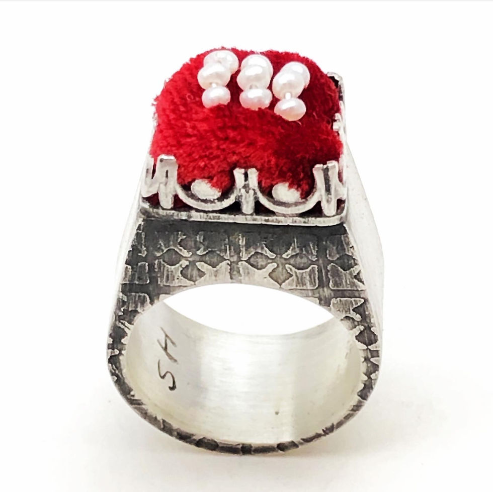 Thumbnail: White and red ring