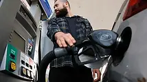 Cargando gasolina.webp