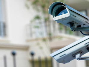 120.000 euro di ammenda per aver ripreso la casa del vicino con le proprie telecamere di sicurezza.