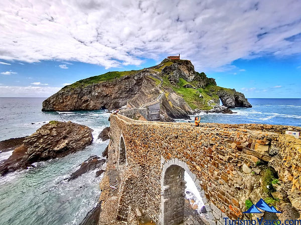 tour-a-gaztelugatxe-excursion-a-San-Juan-de-Gaztelugatxe-desde-Bilbao.jpg