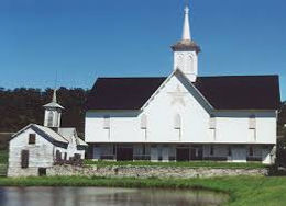 Photo of the Star Barn and pond.