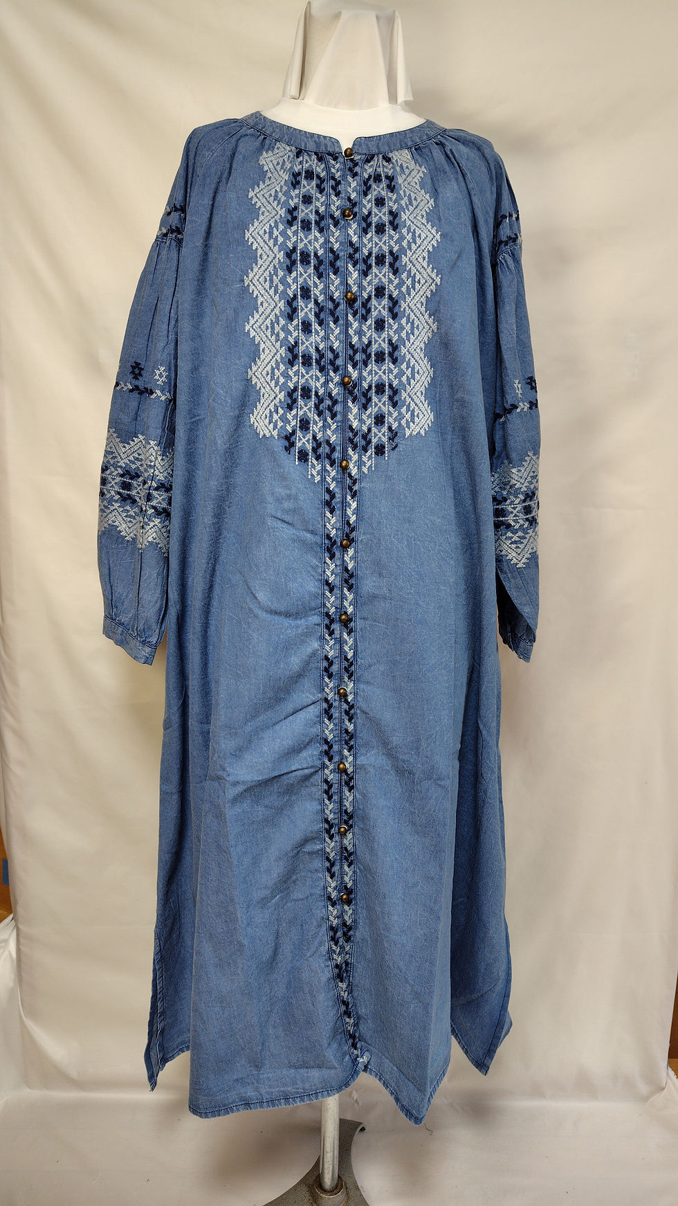 サムネイル： 刺繍ブルーデニムガウンワンピース