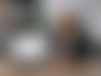 Engenheira Pós-Obra no Computador do Sistema FastBuilt para Assistência Técnica