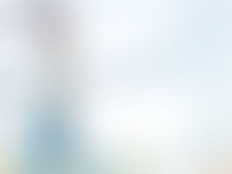 Mulher subindo as escadas com a nova tendência