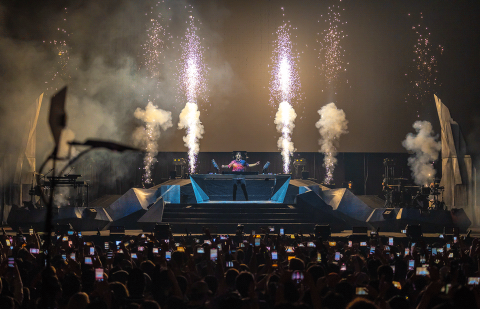 Illenium stage design