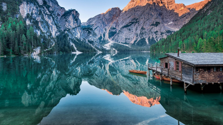 Lago di Braies italy