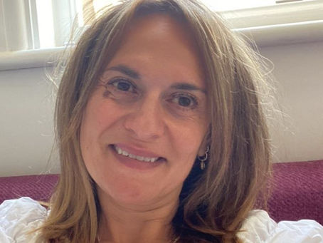 Meet the therapist! Elaine Benardout - published in Welldoing.org June 2025