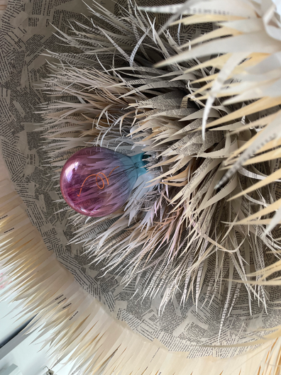 e cœur lumineux diffuse une douce clarté. Une alliance parfaite entre nature et poésie, où le bois garde son histoire et la lumière apporte un souffle nouveau.