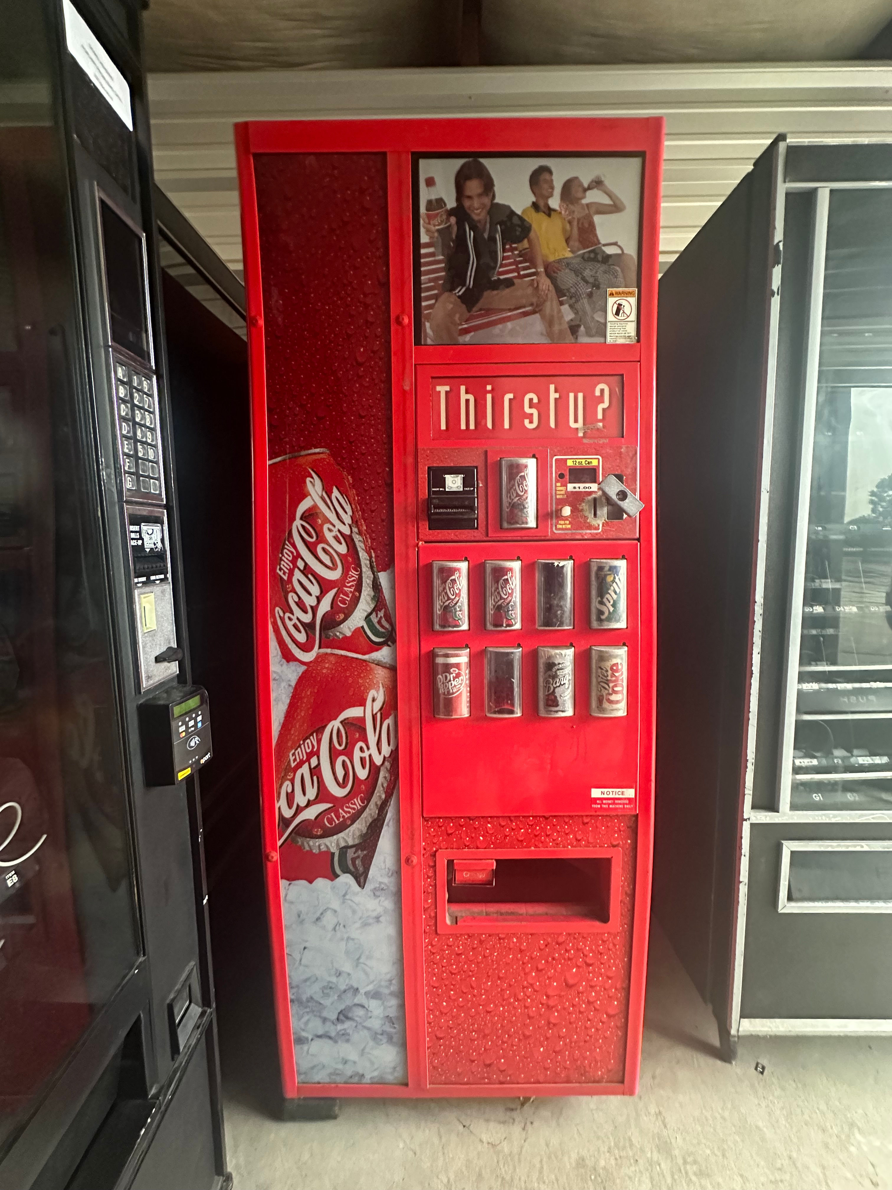 Royal 660 Wavefront Drink Vending Machine