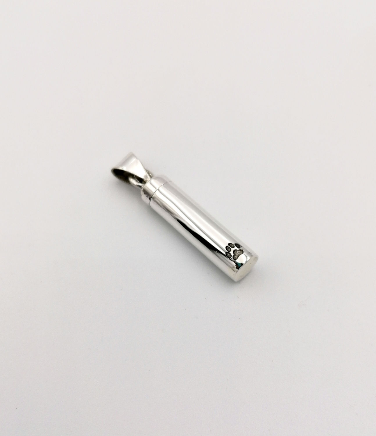 Urna cilindro con huellita de perro plata. 925