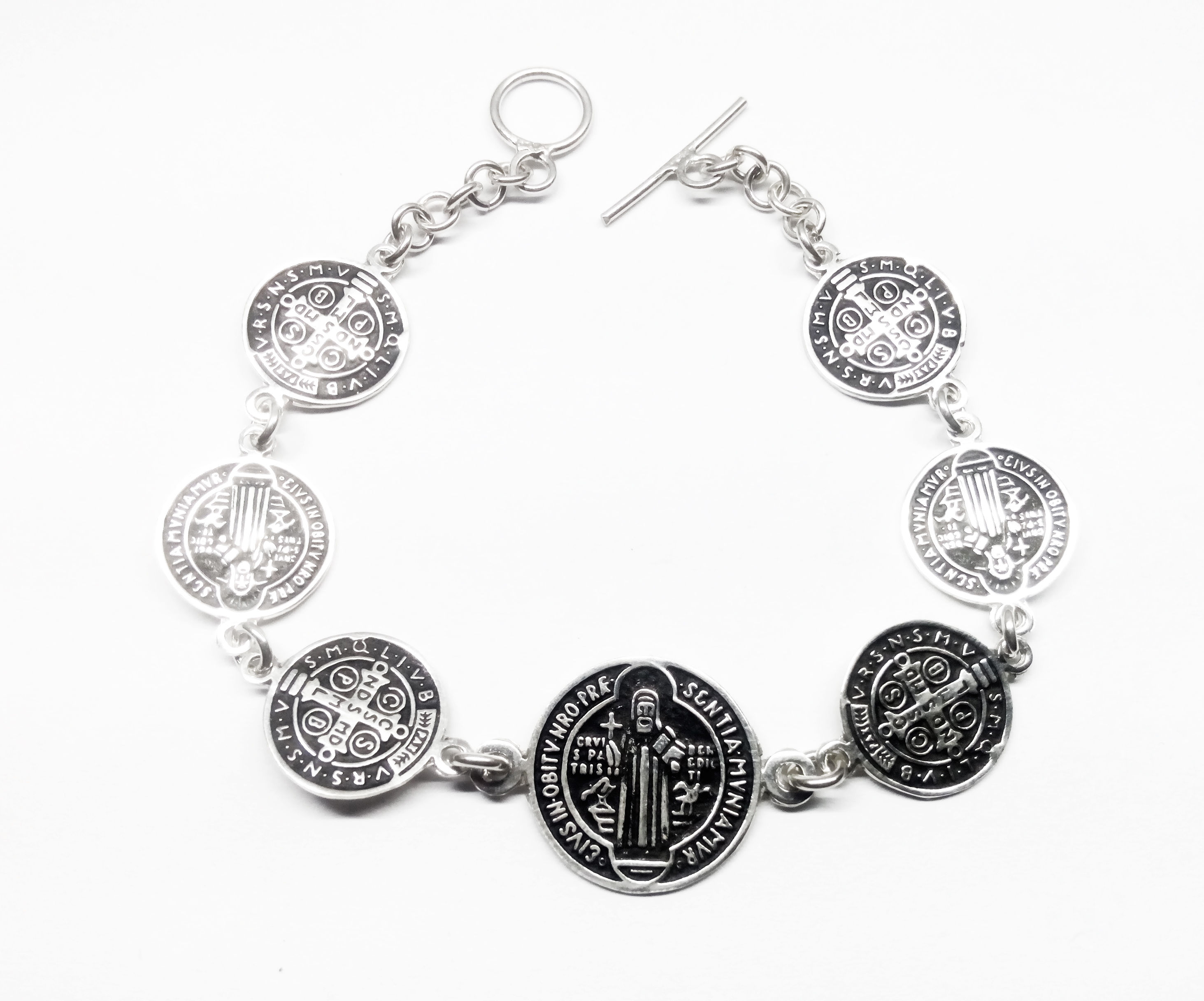 Pulsera con medallas de San Benito