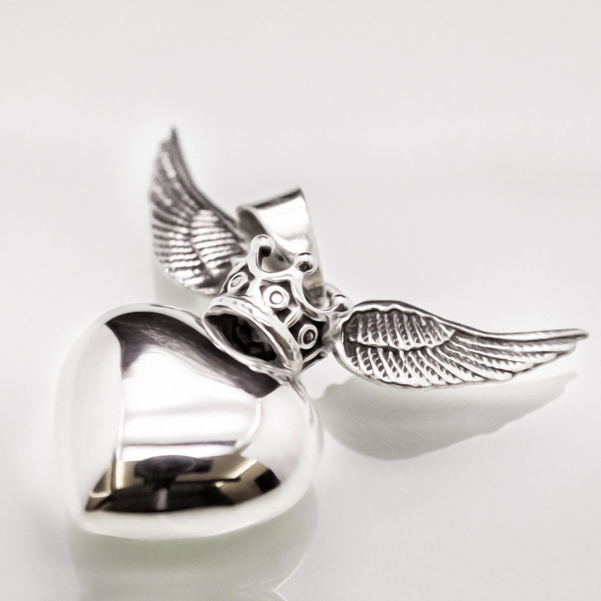 Llamador de Angel de corazon  con alas y corona