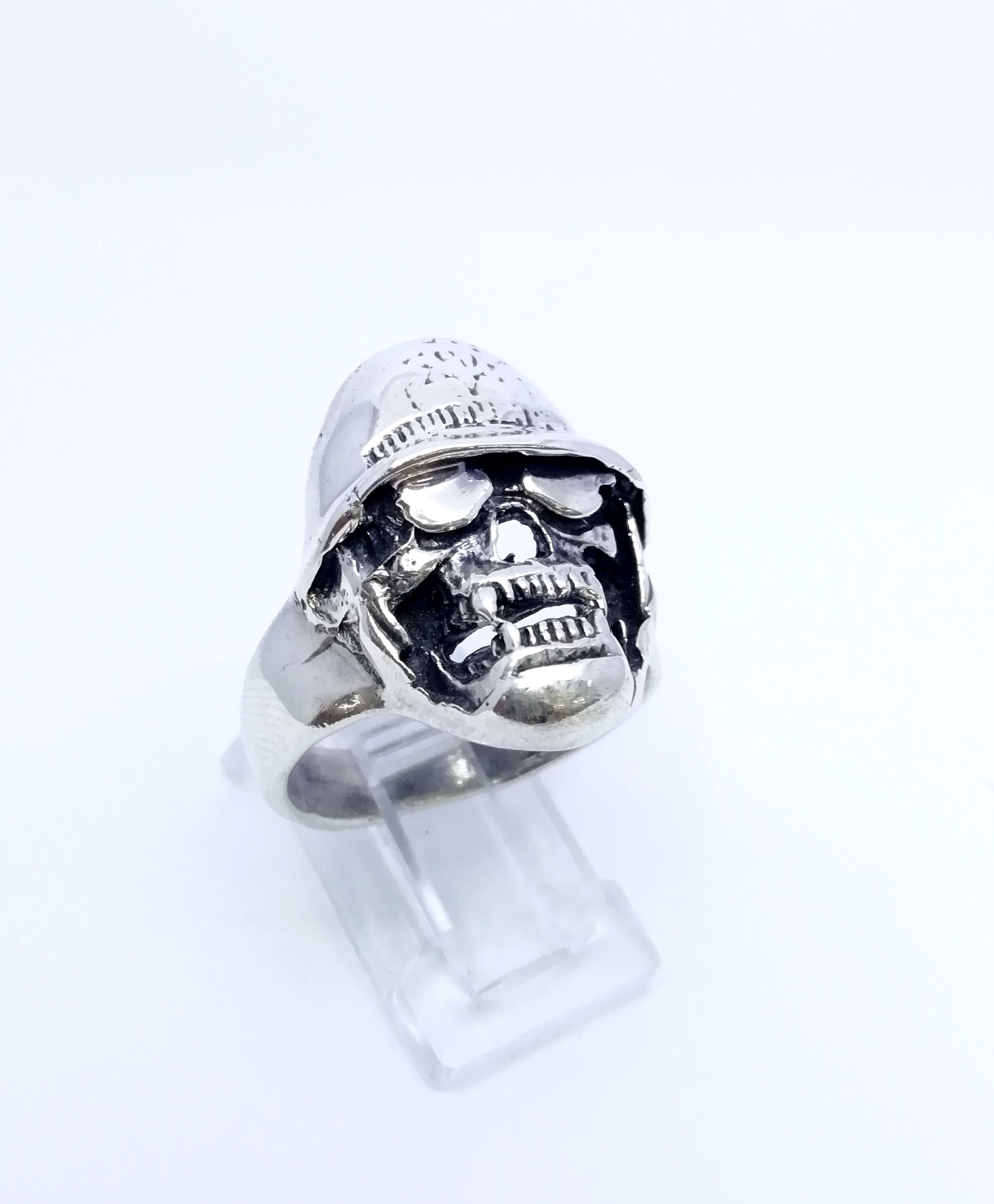Anillo calavera casco y lentes