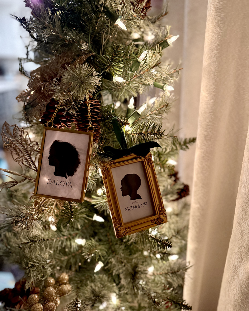 Thumbnail: Classic Silhouette Ornament