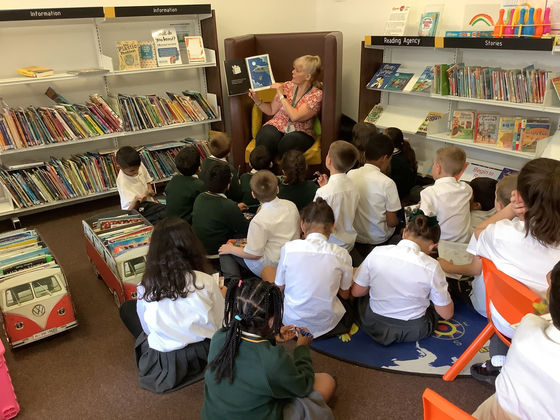 Year 4 visit Cruddas Park Library