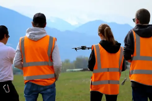 Stagiaire en formation pratique drone STS-01 STS-02