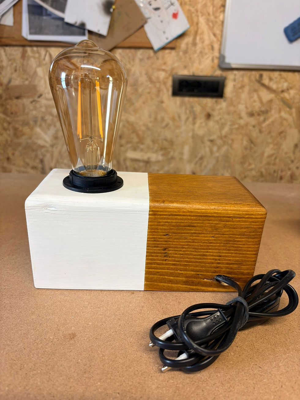 Miniatura: Lampada artigianale in legno massello bianco-rovere