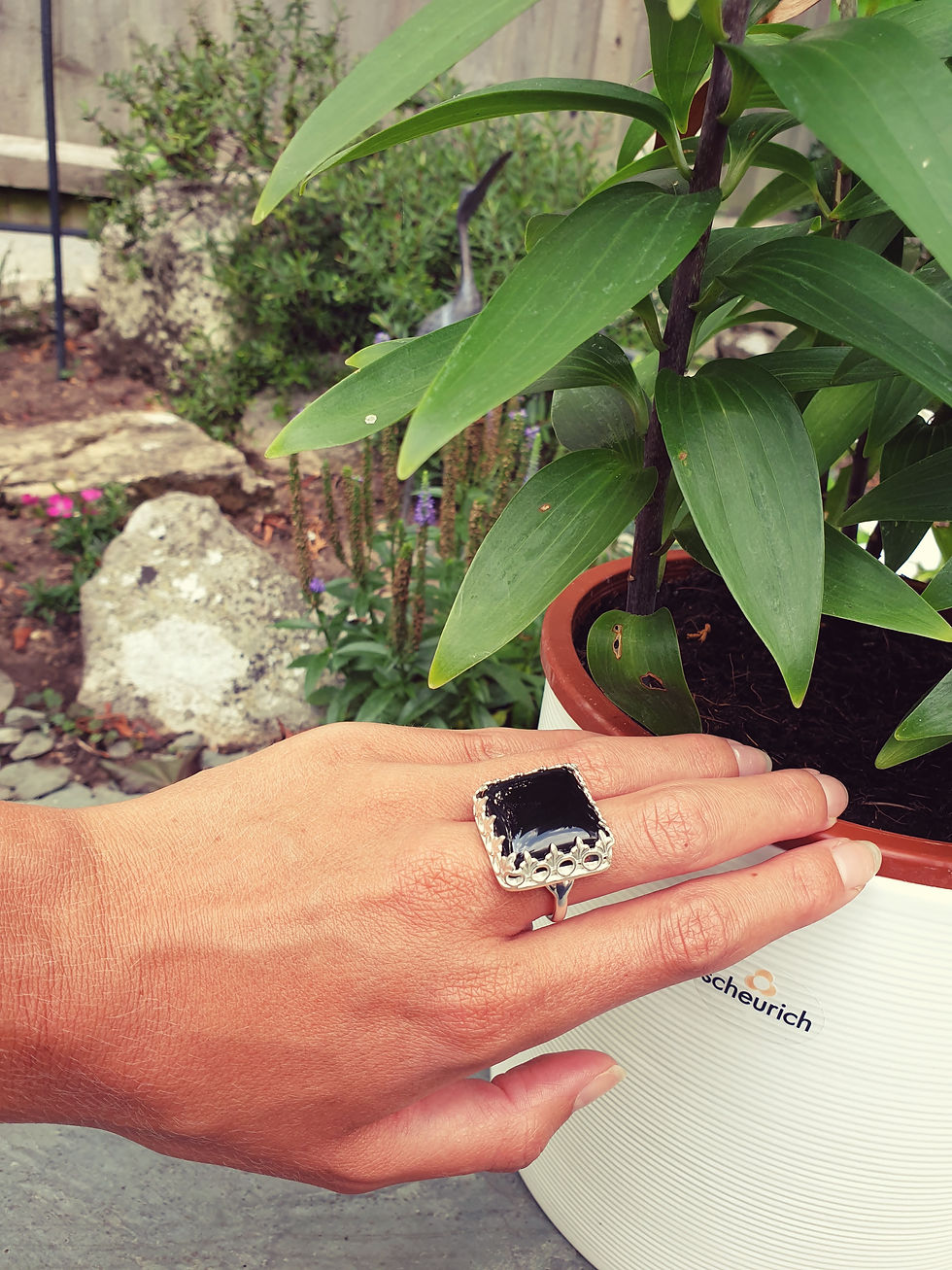 Thumbnail: Regal onyx crown ring 