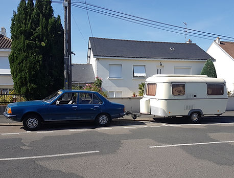 caravane-eriba-renault-18-rolling-home_edited.jpg