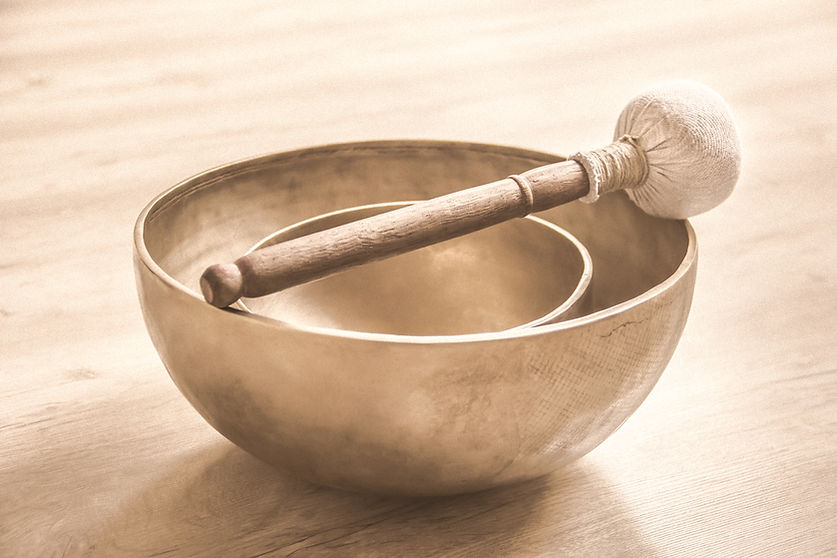 singing-bowl-4595928_edited.jpg