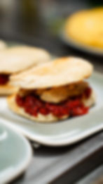 Mollete de Melva con pimientos y alioli