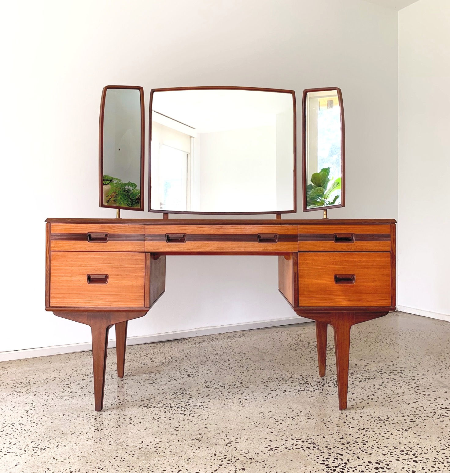 Bedroom dresser by Butilux