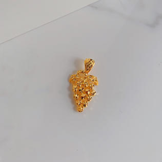 916 Gold Grape Pendant