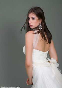 abito da sposa con scollo in stile anni '50