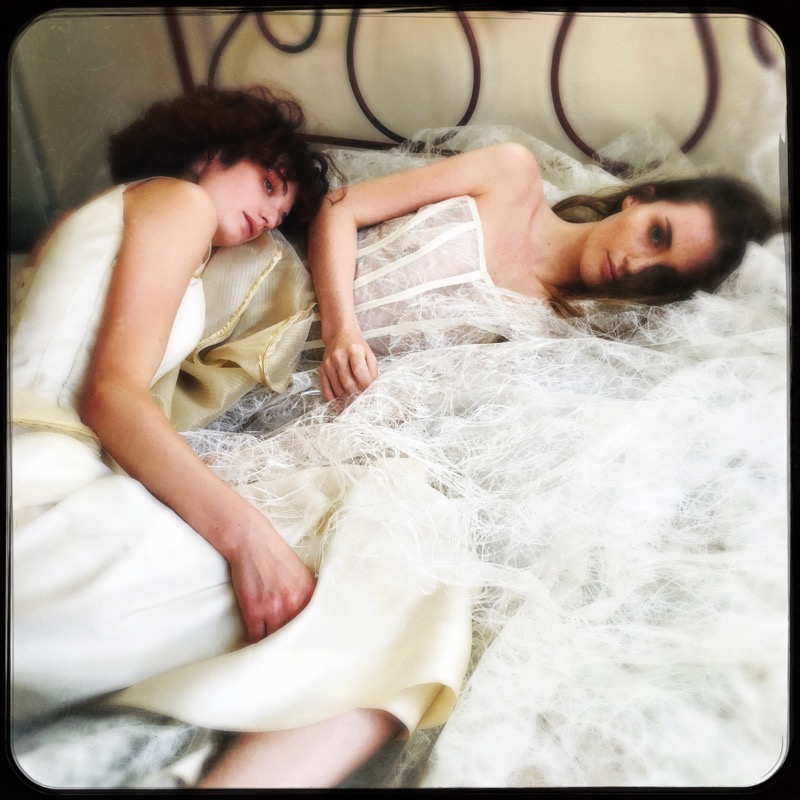 Corsetti di abiti da sposa steccati.