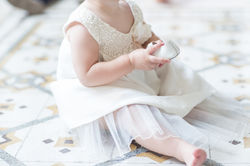Abito da damigella con pizzo e sottogonna in tulle