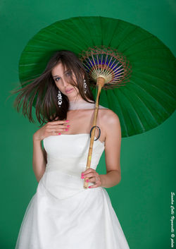 Particolare dello scollo dell'abito in stile anni '50 da sposa