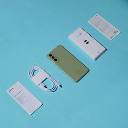 Galaxy S21 FE Unboxing Final.00_00_05_24.Still001.jpg