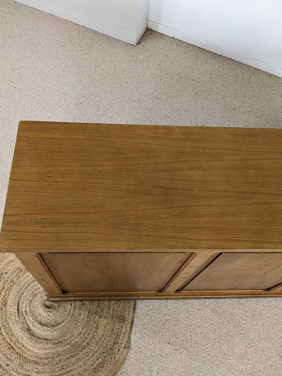 Thumbnail: Comptoir double face à étagère en bois