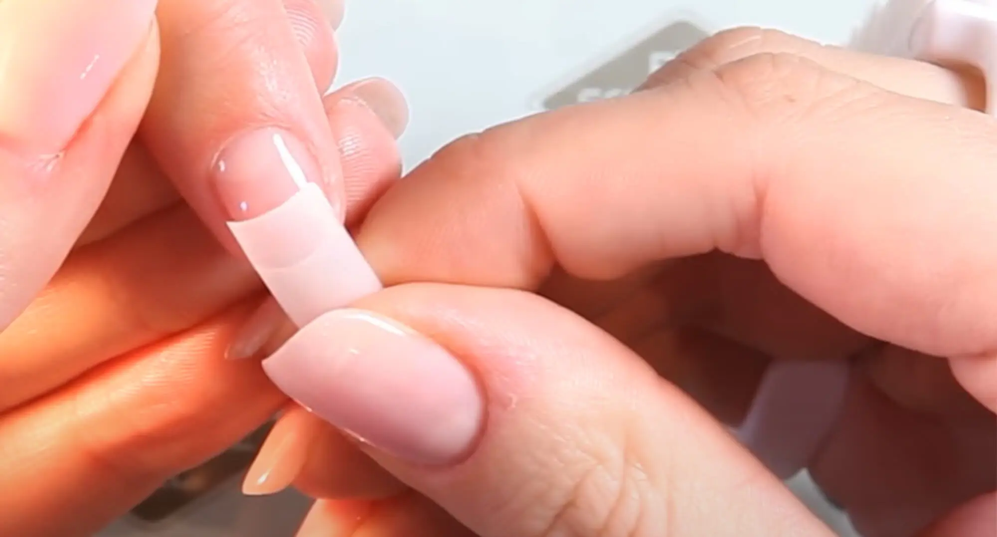 Formation de résine avec capsule et chablon