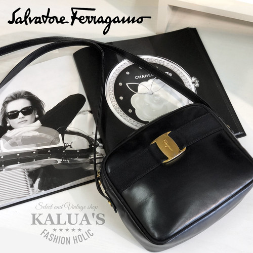 Ferragamo VARA金具レザーショルダーバッグ Ferragamo VARA金具ショルダーバッグ