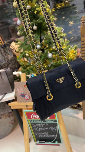 PRADA■【セール】国内発■トライアングルロゴ チェーンバッグ PRADAトライアングルロゴナイロンチェーンバッグ | kaluas
