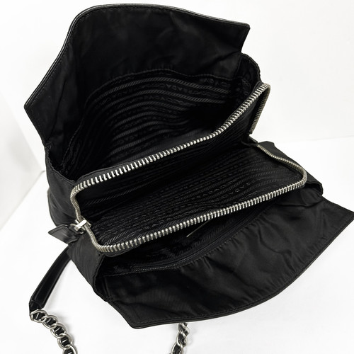 PRADAロゴ型押しレザー×ナイロンチェーンショルダーバッグ | kaluas