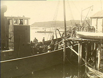 HMS India HMS Saxon Unloading Dead.jpg