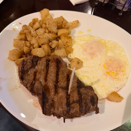 The Lakes Lounge: Classic Vegas Dining  Since 1987