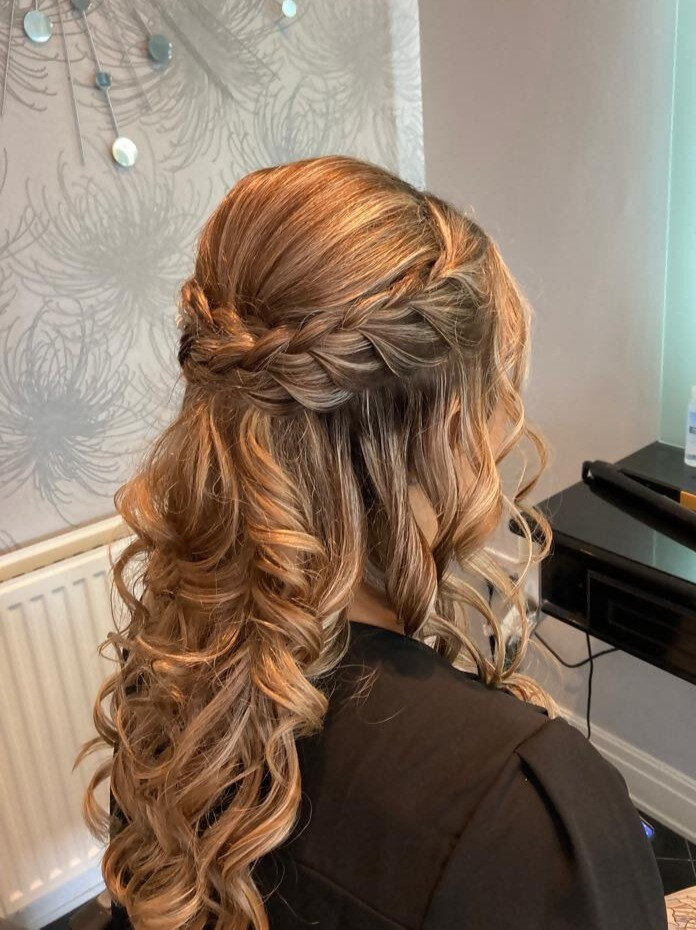 Unisex Hair and Beauty Salon Headstart Hair Beauty & Nails