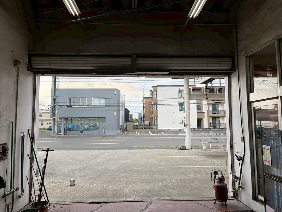 整備工場で使用されている既設シャッターの内部状況