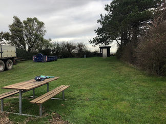 Picnicområde og offentlige toiletter ved parkeringspladsen ved Vantore Strand