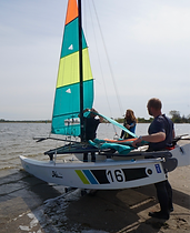 Katamaran-Kursus starter ved stranden i Nakskov Fjord