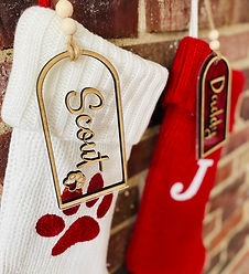 Personalized Seasonal gifts including custom Christmas ornaments, festive home decor & engraved keepsakes