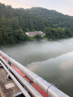 梅雨の季節川霧が多くみられるシーズンになります