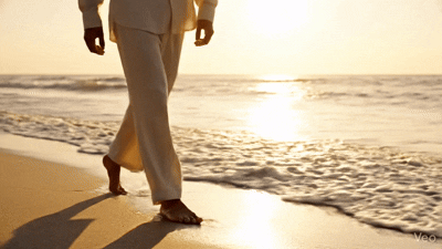 Fashion_Film_Beach_Sunset_Serenity.gif