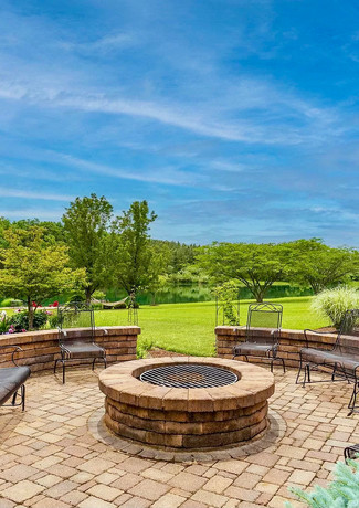 Hogue-Head-Lake-Inglenook-Patio